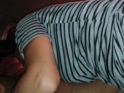 La invito a subir en mi auto y la pongo a mamarme la verga 10/16