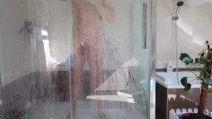 Je prends une douche chaude chez ma grand mère
