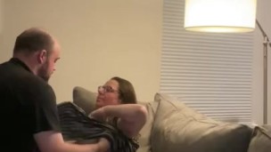 Eating MILF’s pussy while she works