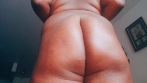 Getting some Sun and Rubbing Oil on my Booty and Fat body - Booty Clapping
