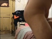 Dándole una propina al repartidor 16/16