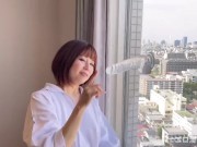 【エロ漫画家さん】第１０話　巨大透明ディルドを窓に貼り付けて挿入したら、どれくらい奥まで入るのか！？高画質版はOnlyfansへ 1/16