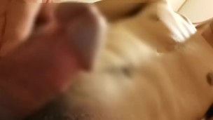 トイレでこっそりオナニー　先っぽから白濁液がドロッと滴り落ちる…