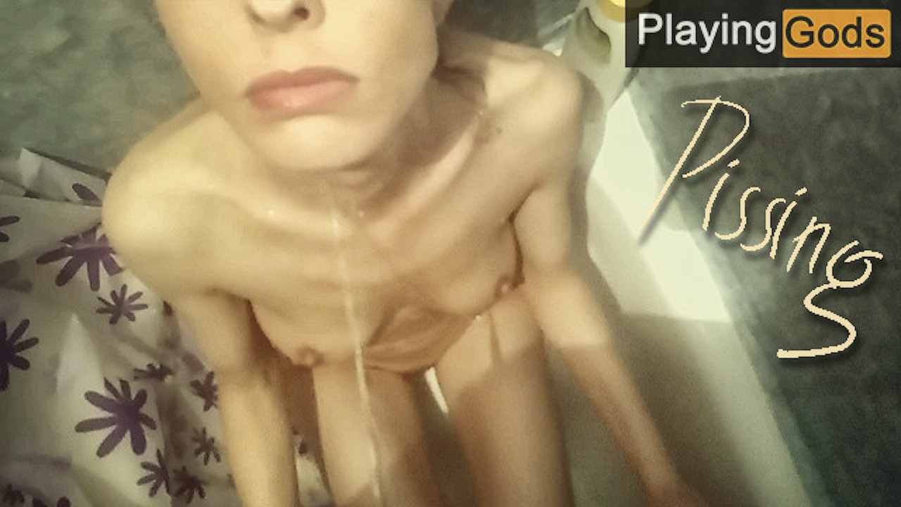 Ele mijou em uma garota magrinha e depois encheu a boca dela com seu esperma - PlayingGods - Vídeo de sexo grátis - RedTube