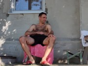 It's nice to bask in the sun in the morning 1/16