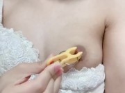 初めての洗濯バサミ  痛いかなあって避けてたけど気持ちよすぎてはまるぅ…/// - Screenshot 3 of 16 - Tits