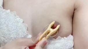 初めての洗濯バサミ 痛いかなあって避けてたけど気持ちよすぎてはまるぅ…///