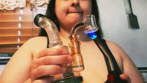 Arab BBW does Purple Punch Dab