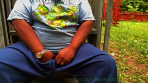 SsecnirpNailati outside in a TMNT shirt