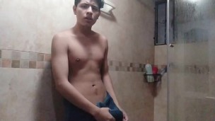 18 years old in bathroom solo masturbation amateur