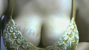 MADURA LATINA CON GRANDES TETAS MUESTRA SUS DOTES EN CÁMARA