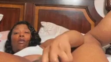 Pretty Ebony Dildo Play