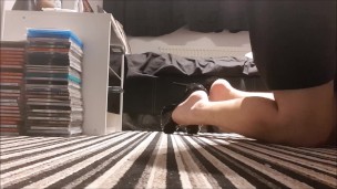 Squeaky Hell pop Play