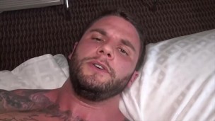 Reality Dudes – Guy Offers Rocke A Little Payout In Exchange For A Peek At His Impeccable Body