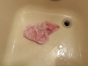 Piss-covered pink panties 小便ぶっかけ後のピンクのパンティー