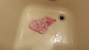 Piss-covered pink panties 小便ぶっかけ後のピンクのパンティー