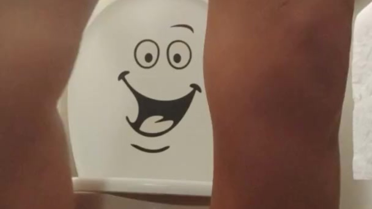 hidden in the bathroom masturbating with a golden shower gift. - RedTube