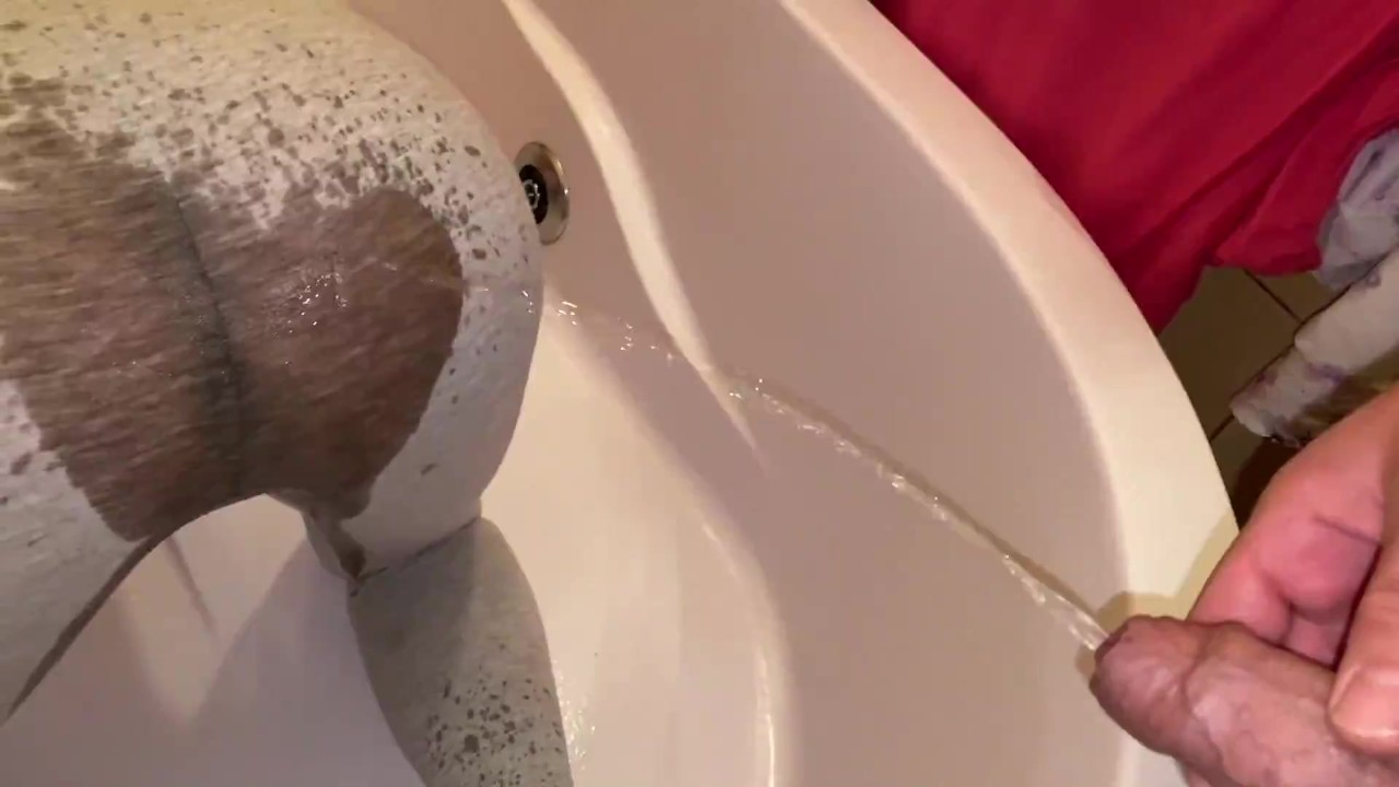 Wetting my Leggins and He Pee on My Ass and next Asshole - Free Sex Video - RedTube