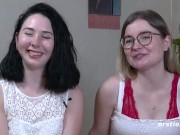 Joana besorgt es Emily mit dem Strap-On