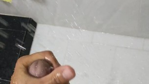 Paja rápida en la ducha con lechita al final