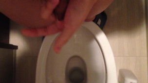 トイレでオナニー
