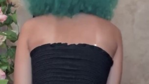 Twerking and dancing 
