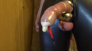 E-stim precum and cum collecting in a condom