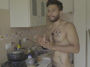 Hablando  mientras cocino desnudo