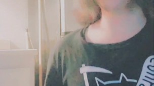 ElTio_Anthing cantando música vulgar mientras sostiene una banana 😳