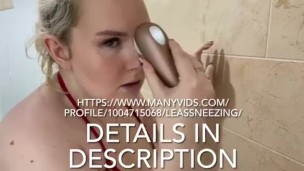 Making myself sneeze with my vibrator 