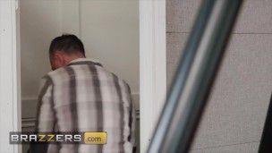 Brazzers - Keiran Lee Installs A Sex Swing For Ryan Keely & Her GF But Ryan Prefers The Real Thing