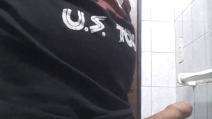 Tocándome en el baño