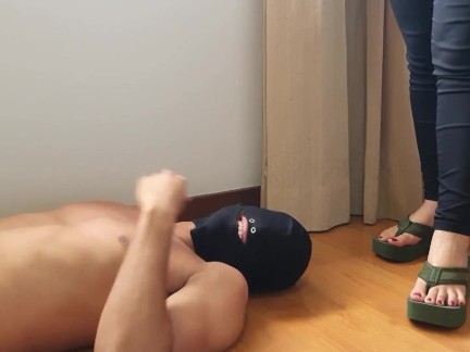 Goddess Li - Trampling with sexy shoes (Complete)