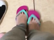 Wine toenails and havaianas