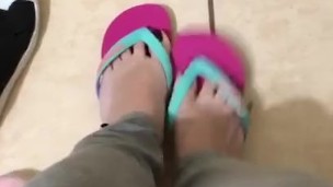 Wine toenails and havaianas