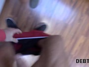 DEBT4k La inquilina de veinte años no tiene dinero y aún puede ofrecer sexo 6/16