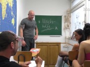 Schulmädchen im Klassenzimmer - sie wollen Sperma 3/16