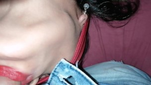 Jugando a saborear mi polla - Puta chupa rico la punta