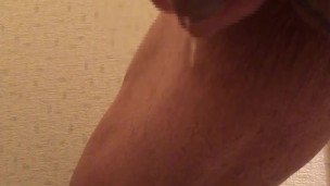 横からのおしっこ動画！