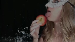 Snow white's poison bite