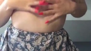 JOI Jme caresse jsute pour toi 