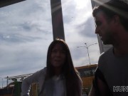 HUNT4K Babe betrügt BF mit Jäger, der ihnen Unterkunft geben könnte 4/16