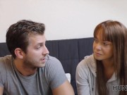 HUNT4K Babe betrügt BF mit Jäger, der ihnen Unterkunft geben könnte 7/16