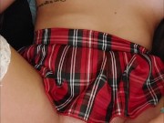 Colegiala se masturba rico antes de que la encuentren hasta botar jugo rico