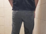 Orinándome en mis pantalones