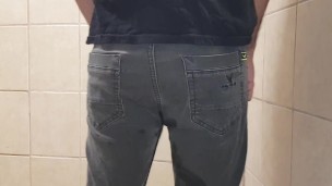 Orinándome en mis pantalones