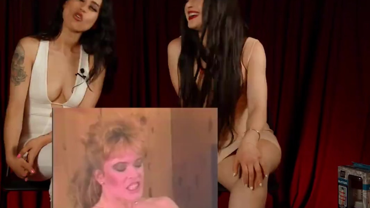 These girls watch the HOTTEST vintage porn! - Darmowe seks wideo - RedTube