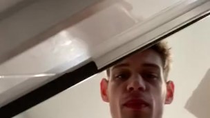 Batendo uma no chuveiro do meu amigo!