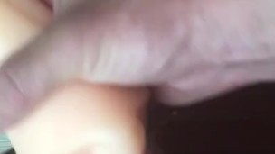 Пальцы парня и сладкая сперма во рту секс-игрушки 