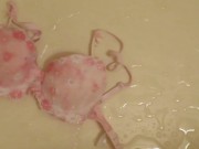 Piss on pink brassiere in bathroom !! ピンクのブラに小便ぶっかけ！！
